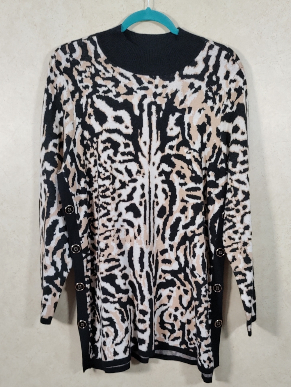 J194 Chico's Black and Tan Animal Print Sweater W/Side Button Detail 3 XL NEW